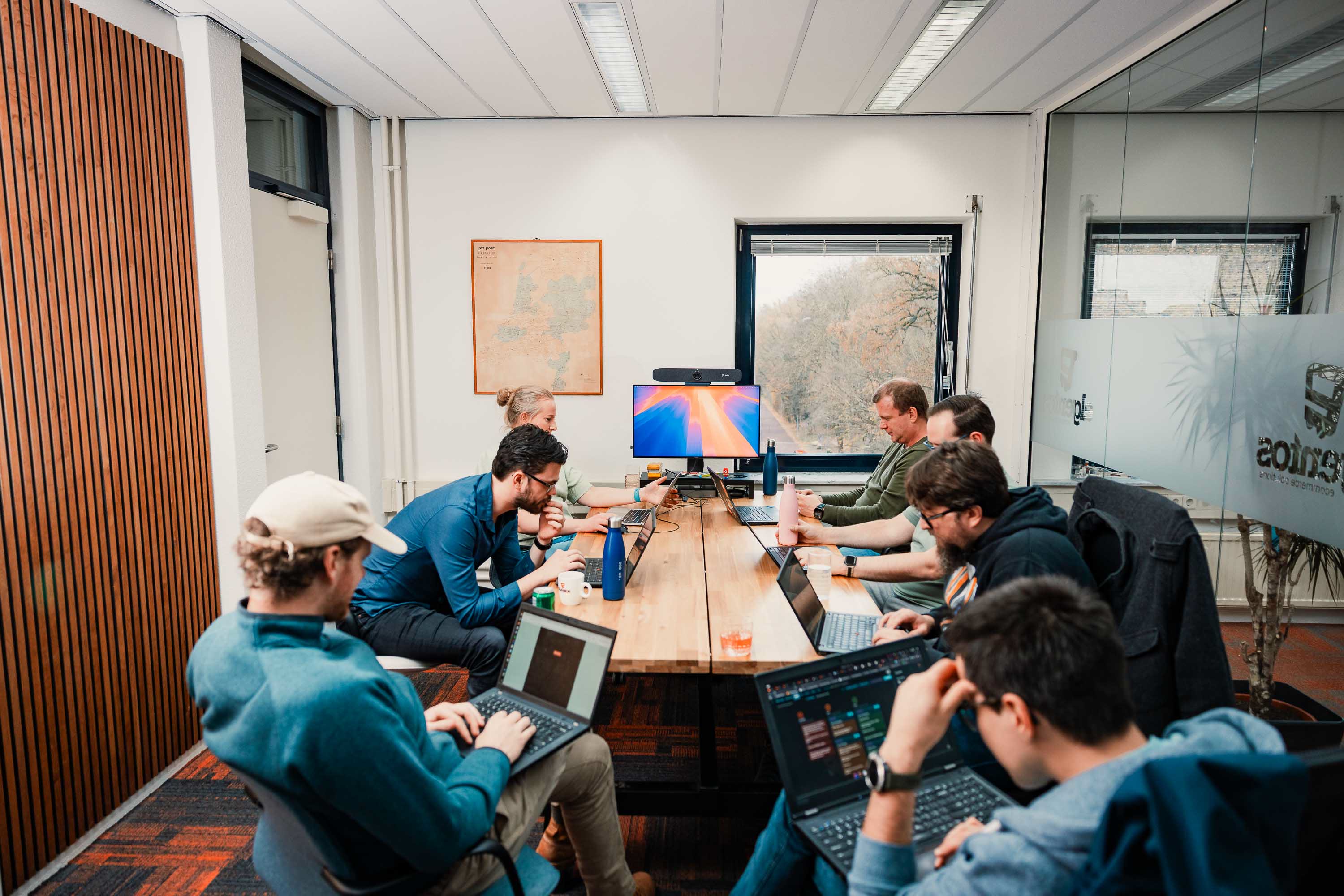 Samen aan het werk in de meeting room